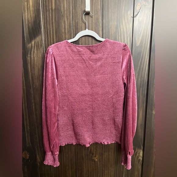 Velvet V-Neck Blouse w/ Peasant Sleeves-Size:Medium - Picture 11 of 11